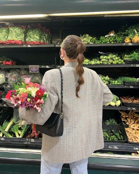 Grocery Instagram Pic, Grocery Store Instagram Pics, Groceries Photoshoot, Spring Content Ideas, Grocery Store Aesthetic Pictures, Grocery Store Photoshoot Aesthetic, Spring Photo Ideas Instagram, Grocery Pictures, Grocery Outfits