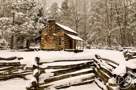 John Oliver Cabin in Cades Cove, Tennessee. By Deb Campbell. Tennessee Winter, Smokey Mountains National Park, Interesting Houses, Cades Cove Tennessee, Old Cabins, Little Cabin In The Woods, Mountain Cabins, Cabin Exterior, Aesthetic Ig