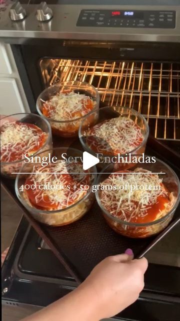 Naomi Gugliotta | Macro Coach on Instagram: "Single Serve Macro Friendly Enchiladas!!! 🤩 I’m actually really obsessed with all things “single serve” right now- it makes creating meals that can be prepped and pre-tracked ahead of time so stinking simple and so helpful when I’m trying to crush my goals! I’m already planning more EASY “single serve” recipes for you, so check back SOON for more! I found these @pyrexhome glass bowls @target and made these super simple enchiladas to go in them. Layer all your ingredients and bake for 15-20 at 350 degrees. Store in your fridge, enjoy throughout the week! 🙌🏼 Also, I swear these taste better after a couple days in the fridge, so it’s a “win/win!” 💯 Ingredients for each bowl: 4- 25 calorie Corn tortillas 1/2 cup enchilada sauce 28 g Lite Shre Single Serve Enchiladas, Individual Meals For One, Shredded Chicken Macro Recipes, Dinner In A Bowl Recipes, Single Serve Chicken Recipes, Enchilada Meal Prep Bowls, Single Serve Enchiladas Meal Prep, Macro Friendly Enchiladas, Enchilada Bowl Meal Prep