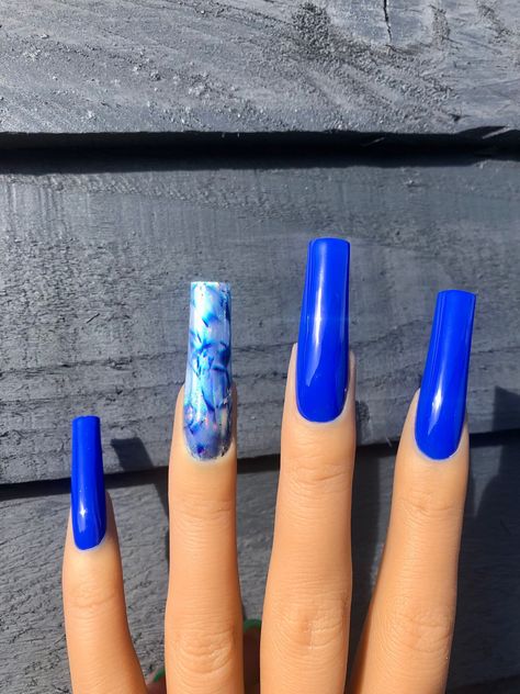 Blue Nails Summer, Nails Inspiration Blue, Nails With Accent, Ring Finger Design, Neon Blue Nails, Nail Art Bleu, Nail Polish Stain, Tapered Square Nails, Square Nail