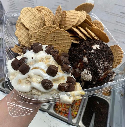 Unique Ice Cream Shop Ideas, Ice Cream Snacks Ideas, Quick Ice Cream Desserts, Crazy Ice Cream Ideas, Good Food Truck Ideas, Bakery And Ice Cream Shop, Ice Cream Shop Recipes, Waffle Chips For Ice Cream, I’ve Cream Truck