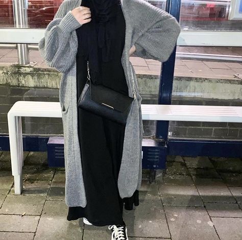 Abaya With Cardigan, Long Cardigan Outfit Hijab, Cardigan Hijab Outfit, Winter Abaya, Inspo Fits, Modern Hijab Fashion, Modesty Outfits, Hijab Fashionista, Cardigan Outfit