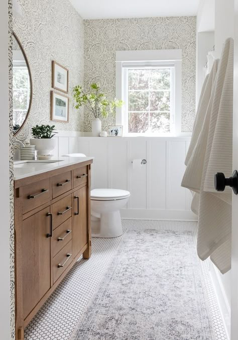 White Vanity Master Bath Ideas, White And Blue Bathroom Ideas, Lilypad Cottage, Bathroom Master, L Wallpaper, Primary Bathroom, Cottage Bathroom, Hall Bathroom, Bathroom Refresh