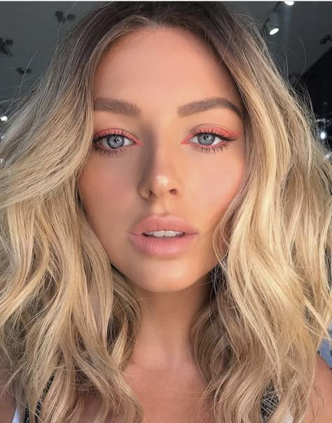 Light Color Eye Makeup, Light Orange Makeup Look, Gen Z Makeup Look Natural, Subtle Color Eyeshadow Looks, Subtle Valentines Makeup, Fun Summer Makeup, Light Orange Makeup, Pink Summer Makeup, Colorful Smokey Eye