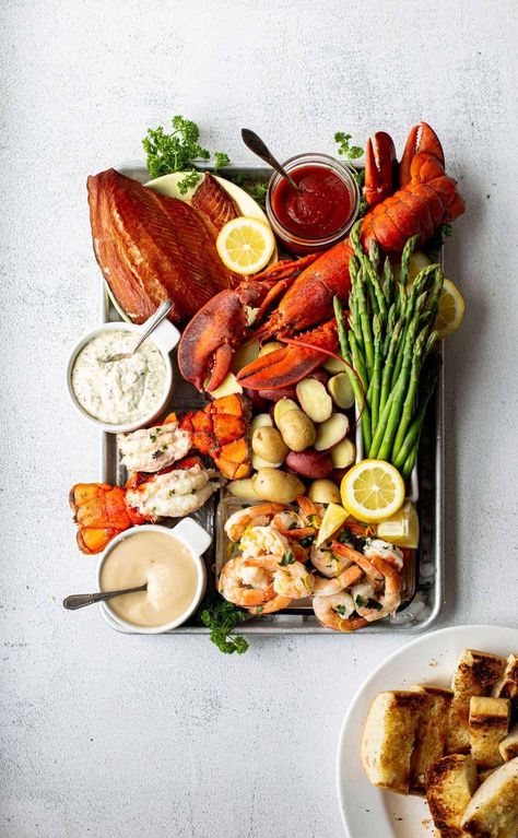 How to Make a Seafood Platter - Fresh Flavorful American Food Party, Sushi And Sashimi, Smoked Oysters, Baked Fish Recipes, Miso Butter, Food Seafood, Brunch Spread, Fish Platter, Seafood Platter