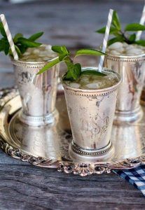 Kentucky Derby Styled Wedding - The Wedding Guys Kentucky Derby Recipes, Derby Recipe, Kentucky Derby Pie, Mint Julep Recipe, Mint Julep Cups, Mint Simple Syrup, Ky Derby, Chicken Sliders, Mint Sprig