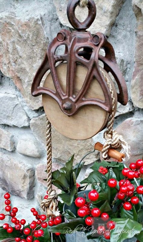 bucket planter, gardening Vintage Pulley Ideas Decor, Pulley Ideas, Christmas Window Boxes, Cedar Planter Box, Bucket Planters, Diy Hanging Planter, Galvanized Buckets, Diy Planter, Diy Christmas Decor