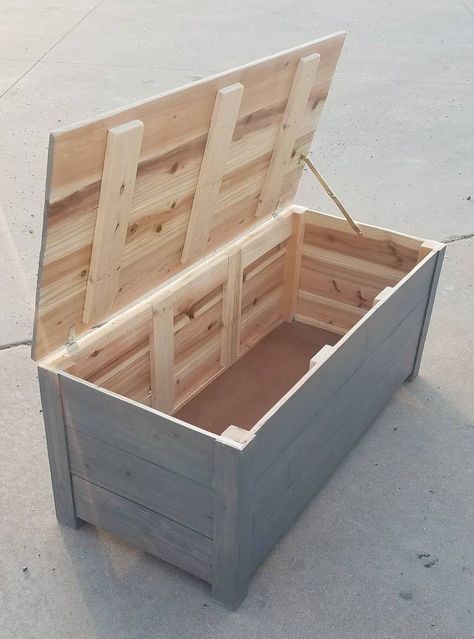 Diy Wooden Projects Diy Wood Chest, Minwax Stain Colors, Wooden Toy Chest, Chests Diy, Diy Woodworking Projects, Minwax Stain, Wood Storage Box, Diy Wooden Projects, Cedar Chest