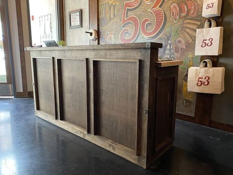 Great looking reception desk from solid wood. Rustic Reception Desk, Farmhouse Boutique, Front Desk Counter, Chiro Office, Front Desk Design, Wood Reception, Fellowship Hall, Small Business Office, Wood Reception Desk