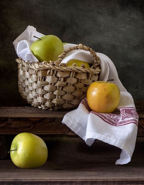 Fruit Basket Photography, Fruit Basket Painting, Basket Photography, Basket Painting, Still Life Reference, Life Reference, Dark Food Photography, Still Life Pictures, Life Drawing Reference