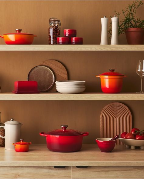 Embrace the season with our Pumpkin Spice palette🍂🍁Combine the classic Le Creuset colours Flame, Cerise and Meringue to transform your kitchen into an autumnal wonderland✨ Le Creuset Colors Combinations, Le Creuset Aesthetic, Le Creuset Red, Le Crueset, Le Creuset Kitchen, Le Creuset Colors, Aesthetic Kitchen, Color Pairing, Le Creuset