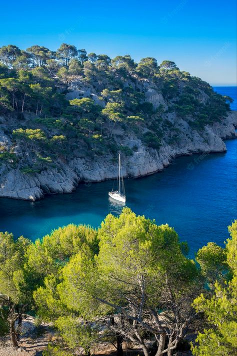 Provence Aesthetic, France Life, Dr Photos, Cassis France, Mediterranean Vibes, Summer View, Mediterranean House, France Aesthetic, Travel Picture Ideas