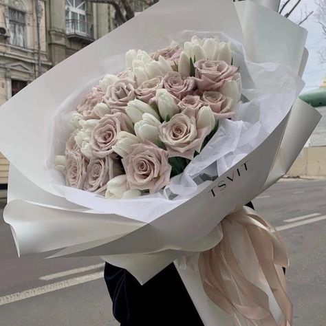 Unique Bridal Bouquets, Roses Luxury, Luxury Bouquet, Luxury Flower Bouquets, Bouquet Gift, Boquette Flowers, Flower Gift Ideas, Nothing But Flowers, Flower Therapy