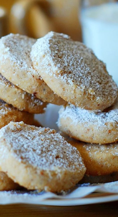 Authentic Bakery Recipes, Hazelnut Bread, Hazelnut Shortbread, Hazelnut Recipes, Shortbread Cookies Recipe, Shortbread Cookies Christmas, Hazelnut Cookies, Shortbread Cookie Recipe, Shortbread Recipes