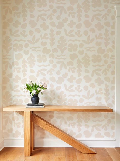 A neutral color doesn’t have to be bland or ordinary. Neutral wallpaper includes white, tan and beige patterned wallpaper, and each offers designs with character. Neutral Wallpapers, Patterned Wallpaper, Fun Wallpaper, Neutral Wallpaper, Beige Wallpaper, Fabric Wall Art, Wallpaper Rolls, Paper Material, Eco Friendly Paper