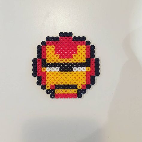 Hama bead iron man Iron Man Perler Beads, Iron Man Mask, Perler Designs, Diy Keyring, Pearl Beads Pattern, Easy Perler Beads Ideas, Beads Pattern, Mini Iron, Diy Perler Bead Crafts