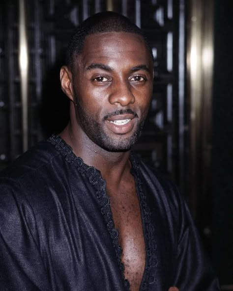 Idris Elba Aesthetic, Actors Male Hottest, Black Male Celebrities, Famous Black Actors, Idris Elba Body, Idris Elba The Wire, Idris Elba Black And White, Idris Elba Movies, Handsome Older Men