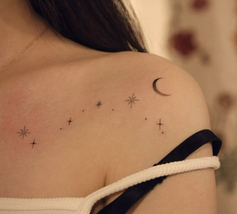 Colar Bone Star Tattoo, Near Collar Bone Tattoo, Moon And Stars Collar Bone Tattoo, Space Collar Bone Tattoo, Stella Luna Tattoo, Stars Collar Bone Tattoo, Collarbone Sparkle Tattoo, Collar Bone Star Tattoo, Space Tattoo Simple