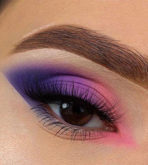 Stunning Colourful Eye Makeup Looks To Transform Your Look Pink Purple Makeup Looks, Colourful Eyeshadow Looks, Creative Eye Makeup Ideas, Colourful Eye Makeup, Eye Makeup Purple, Eye Makeup Images, Vibrant Makeup, Pretty Eye Makeup, Makeup Drawing