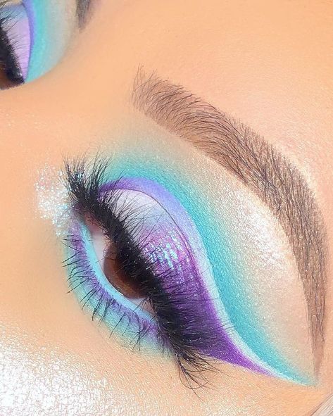 Makeup Looks Blue And Purple, Purple And Teal Makeup, Teal And Purple Eyeshadow Looks, Mermaid Eyeshadow Looks, Ariel Eye Makeup, Blue And Purple Makeup Looks, Purple And Blue Eyeshadow Looks, Blue And Purple Eyeshadow Looks, Easter Eye Makeup