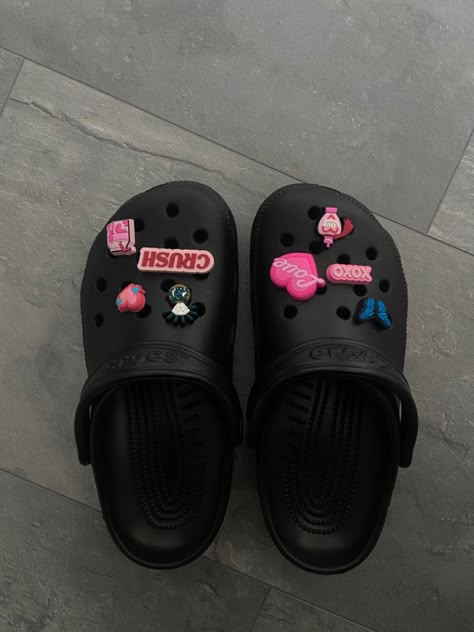 Croc Ideas Black, Black Crocs With Pink Charms, Gray Crocs With Jibbitz, Crocs Black Jibbitz, Camo Crocs With Jibbitz, Crocs Black Outfit, Cute Black Crocs, Black Crocs Aesthetic, Black Crocs With Jibbitz