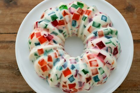 "I like Big Bundts.."  Broken Glass Jello Bundt - I Like Big Bundts 2011 by Food Librarian, via Flickr Broken Glass Jello, Glass Jello, Jello Mold Recipes, Cake Light, Jello Cake, Jello Desserts, Jello Salad, Cake Vegan, Jelly Cake