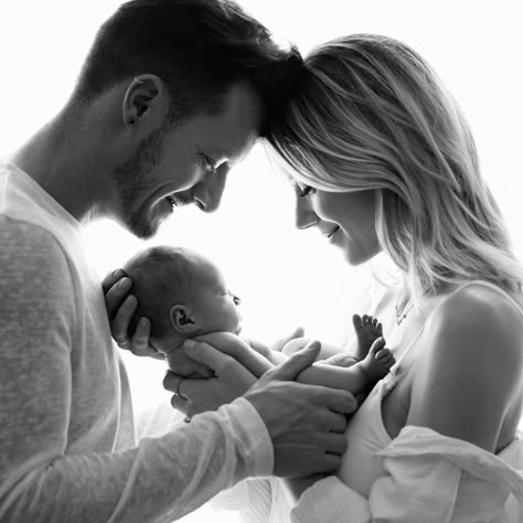 Photo Bb, Newborn Family Pictures, Baby Boy Newborn Photography, Foto Newborn, Newborn Photography Boy, Baby Fotografie, Newborn Family Photography, Newborn Family Photos, Baby Pictures Newborn