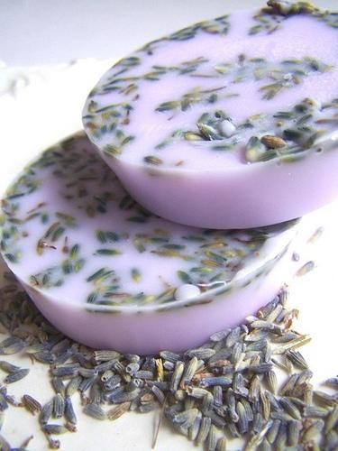 Săpunuri Handmade, Easy Homemade Recipes, Homemade Recipe, Lavender Soap, Lovely Lavender, Soap Bars, Diy Health, Soap Recipes, Diy Soap