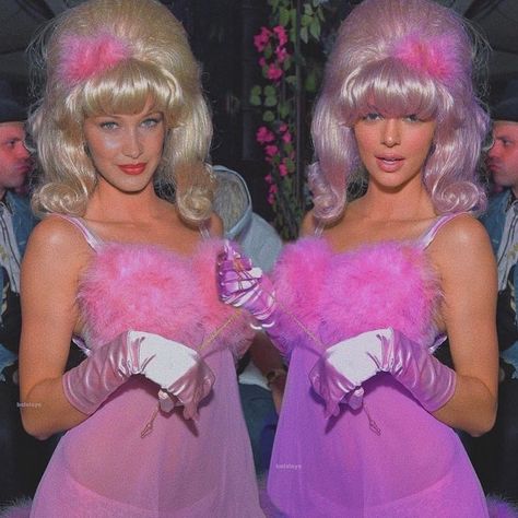 Kendall Jenner Halloween, Olivia Rink, Monica Rose, Kendall Jenner Instagram, The Best Halloween Costumes, Blonde Bangs, Austin Powers, Celebrity Halloween Costumes, White Blonde