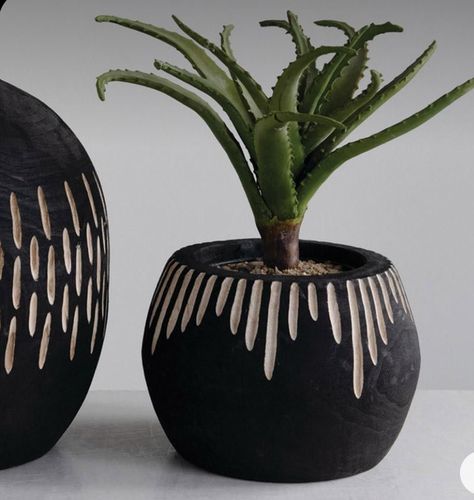 Ceramic Pottery Planters, Pottery Flower Pots, Flower Pot Pottery, Pottery Plant Pots, Pottery Carving, Vases For Flowers, Plant Pot Design, Pottery Pots, Paulownia Wood