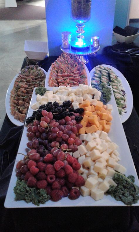 Prom Snacks Ideas, After Prom Snacks, After Prom Snacks Food Ideas, Food Banquet Aesthetic, Bday Party Food Ideas Adults, Prom Pre Party Ideas, Prom Appetizers, Prom Food Table, Prom Snack Table