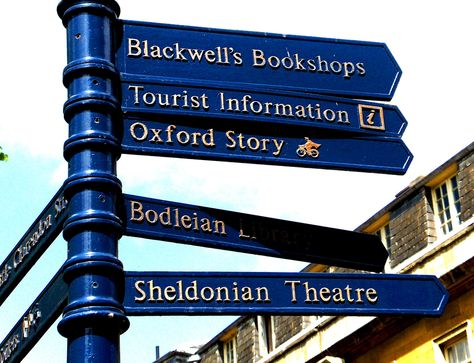 When in Oxford, which way to go first? Oxford Blue Aesthetic, Harrow School, Oxford Student, Dream University, Souls Trilogy, Vision Board Pics, Oxford England, Going To University, New College