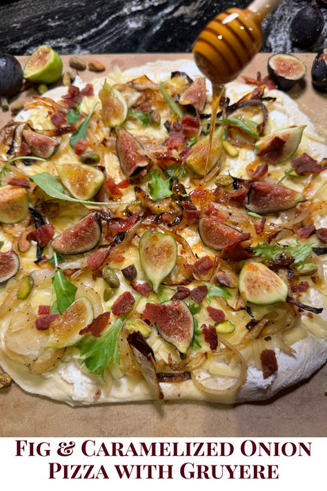 This homemade Fig & Caramelized Onion pizza is a perfect balance of sweet and savory, starting with a golden crust topped with ripe figs and caramelized onions. Creamy goat cheese adds a tangy richness, and Gruyère adds a nutty flavor that melts into a layer of indulgence. Pistachios add a bit of salty crunch, and a drizzling of honey rounds out each bite with a sweet and salty finish. It’s a gourmet twist on classic pizza, where every ingredient is a harmonious, Fig Arugula Pizza, Caramelized Onion Pizza, Fig Pizza, Honey Pizza, Arugula Pizza, Food Bites, Onion Pizza, Creamy Goat Cheese, Classic Pizza