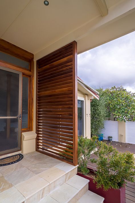 Timber Privacy Screens - Front Door. | by EyeDesignLandscapes Modern Front Porch Ideas Entrance, Fence Design Wood, Porch Privacy Screen, Front Door Fence, Porch Privacy, Wood Privacy Fence, Timber Screens, Privacy Fence Designs, Backyard Privacy