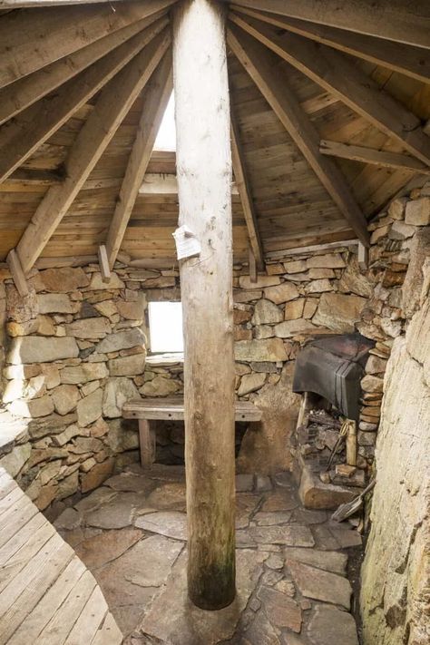 Stone Hut, Stone Cabin, Stone Cottages, Stone Architecture, Dry Stone, Stone Walls, Stone Cottage, Cabin Life, Samar