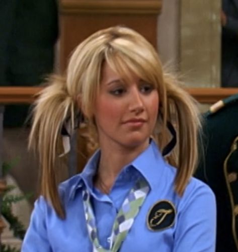 London Tipton Hair, Disney Channel Hairstyles, Ha4to Pfp, Maddie Fitzpatrick, Ashley Tisdale Hair, Suit Life On Deck, London Tipton, Sharpay Evans, Edward Furlong