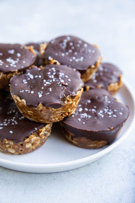 No-Bake Oatmeal Peanut Butter Cups - The Roasted Root Healthier Deserts, Heathly Snacks, Oats And Chocolate, Protein Bites Recipe, Bake Oatmeal, Cooking Websites, Oatmeal Peanut Butter, Healthy Peanut Butter Cups, Bake Healthy