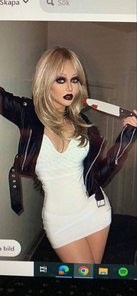 Chic Halloween Costume, Solo Halloween Costumes, Bride Of Chucky Costume, Halloween Bride Costumes, 2023 Bride, Blonde Halloween Costumes, Chucky Halloween, Chucky Costume, Halloween Bride