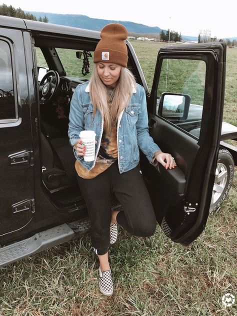 Carhartt Hat Outfit, Carhartt Women Outfits, Carhartt Women's Outfit, Carhartt Beanie Outfit, Drama Fashion, Beanie Outfit, Carhartt Beanie, Fashion 70s, Carhartt Womens