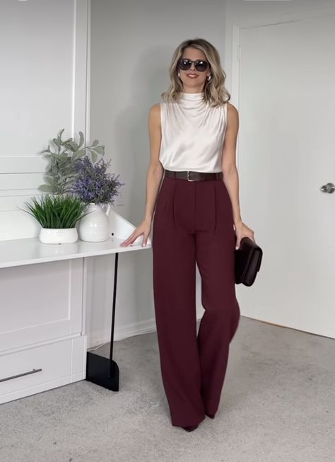 Wine Colored Jeans Outfit, White And Burgundy Outfit, Style Burgundy Pants, Cream And Burgundy Outfit, Burgandy Pants Outfits Work, Burgundy Pants Outfit Winter, Wine Pants Outfit, Burgandy Pants Outfits, Plum Pants Outfit