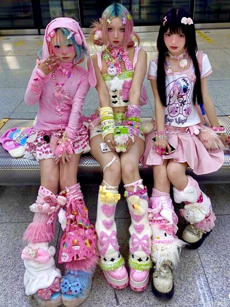 Harajuku Decora, Kawaii Outfit Ideas, Estilo Harajuku, Harajuku Outfits, Gyaru Fashion, Funky Outfits, Kawaii Fashion Outfits, J Fashion, Mode Inspo