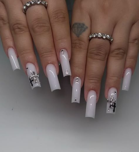 Crosses Nail Designs, Nail Ideas With Cross Charms, Medium Square Acrylic Nails With Charms, White Nails With Cross Design, White Nails With Cross Charm, White Square Acrylic Nails With Design, White Square Nail Designs, White Cross Nails, Cross Nails Design