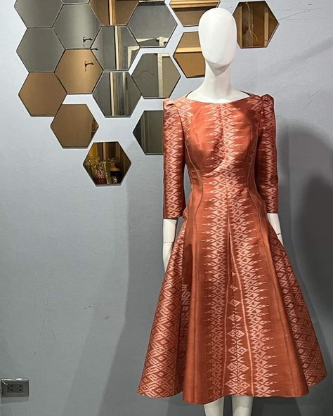 Thai Silk Dresses Design, Thai Outfits Modern, Thai Outfits, Modern Filipiniana Gown, Silk Dresses Outfit, Silk Dress Design, Thai Silk Dresses, Thai Fabric, Arabian Dress