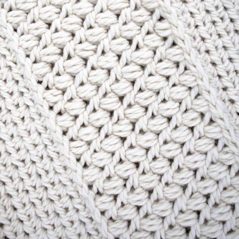 Close Up of the Gathered Buds Cowl Reverse side. So much texture. Diy Cowl, Crochet Edging Pattern, Crochet Apparel, Crochet Phone Cases, Cowl Crochet, Chain Gang, Bean Stitch, Crochet Placemats, Crochet Cowl Pattern