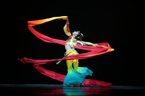 Beauty Beyond Words: Ancient Chinese Dance Classics Ribbon Dance, Ancient Music, Rainbow Dance, Cultural Dance, Chinese Dance, Fan Dance, Traditional Dance, Dance Company, Dance Photos