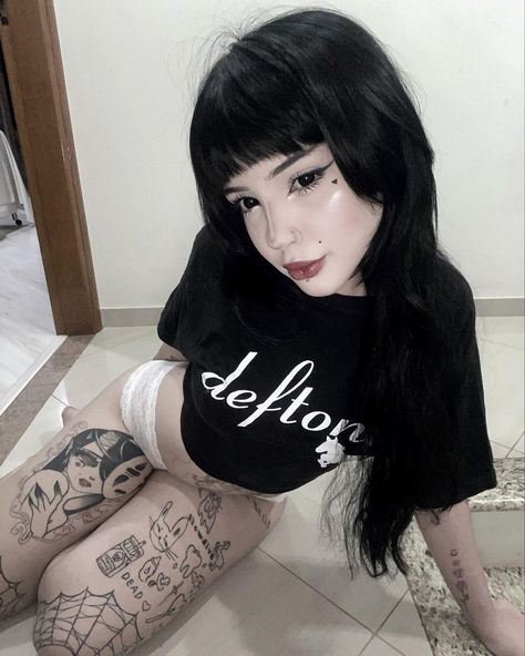 Mommy Gf, Goth Mommy, Mommy Body, Goth Baddie, Emo Tattoos, Goth Gf, Gothic Wallpaper, Vintage Goth, Demon Girl