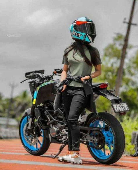 Jay Aadivasi ♥️ Ktm Bike Couple Photography, Bike Lovers Couple Photography, Bike Games, Gt Bikes, Girl Riding Motorcycle, Best Love Pics, Bike Couple, Female Motorcycle Riders, Biker Couple