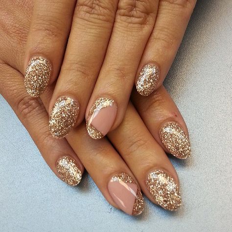 $200.00, aplicación en acrilico, hasta número 3 de largo. Tan Hands, 1920s Prom, Nail Oval, Oval Manicure, Short Manicure, Nude Nail, Almond Acrylic Nails, Super Nails, Pink Nail