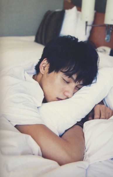 Ragnor Fell, Fukushi Sota, Blake Steven, Man Sleeping, Mode Poses, Sleeping Pose, Eleanor And Park, Handsome Men Quotes, Men Quotes Funny