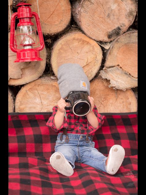 Lumberjack 1st Birthday Photoshoot, Lumberjack First Birthday Photoshoot, Lumberjack Smash Cake, Lumberjack Photoshoot, Boy First Birthday Photoshoot, Photoshoot First Birthday, Lumberjack Cake Smash, Lumberjack First Birthday, Lumberjack Birthday Party